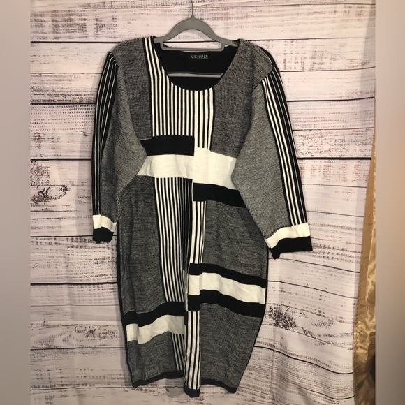 VENUS Black and White 3/4 Sleeve Scoop Neck Sweater Dress - Picture 4 of 14